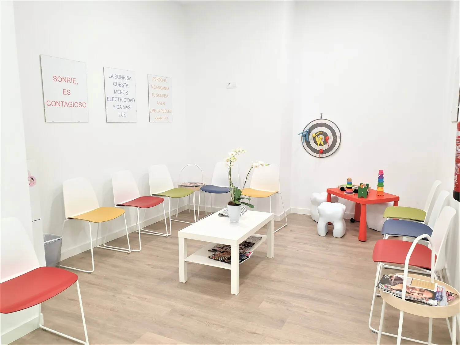Clínica Dental Center Mallorca instalaciones sala de espera